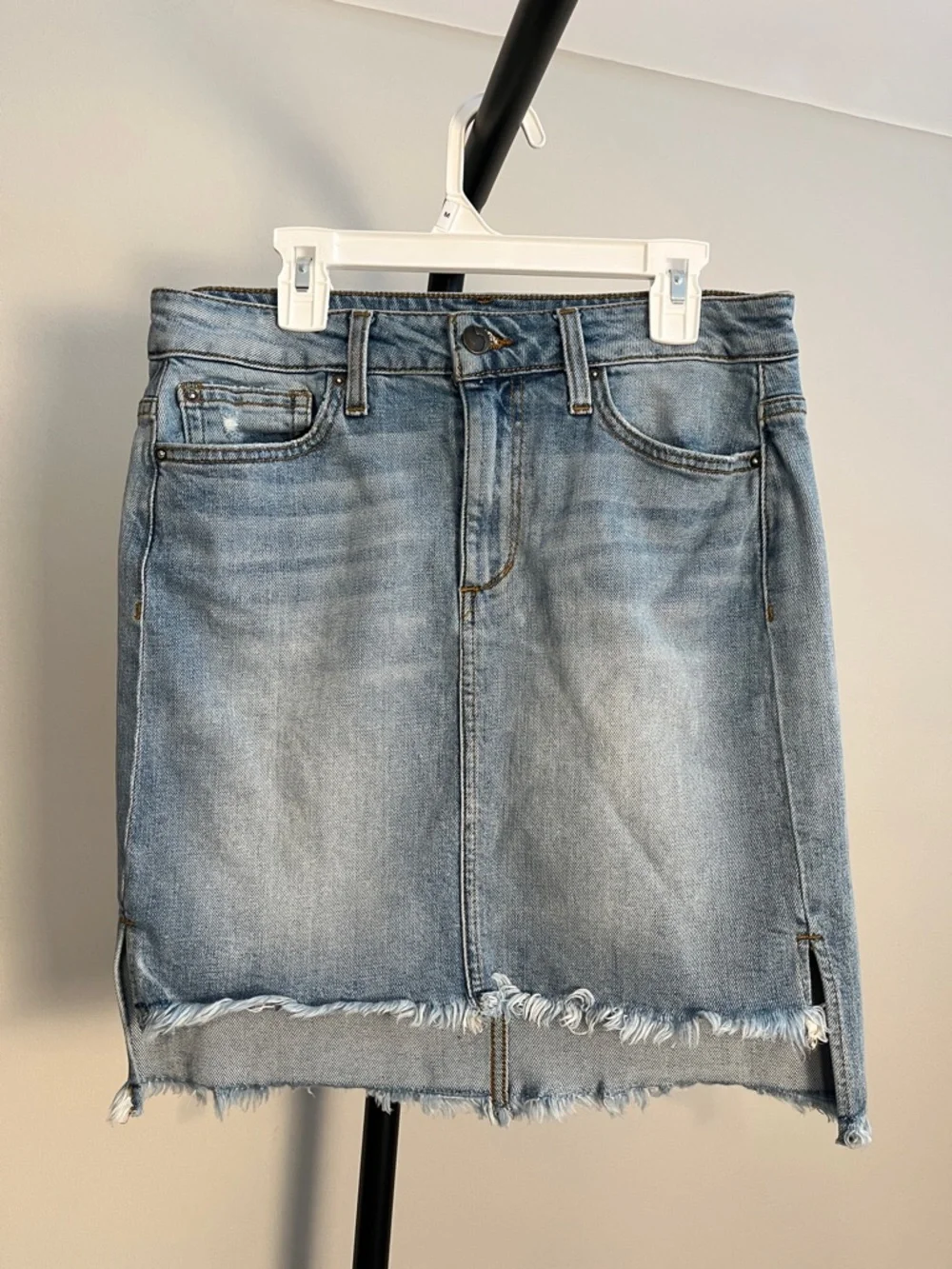 Joe’s Jeans Collector’s Edition Lightwash Denim High Low Raw Hem skirt W27 Small